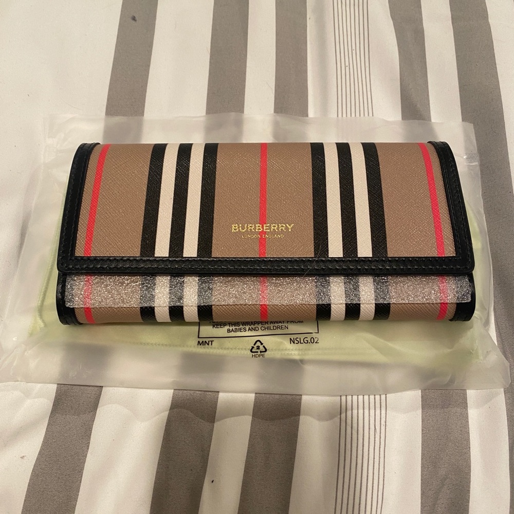 NWT Burberry Wallet!
